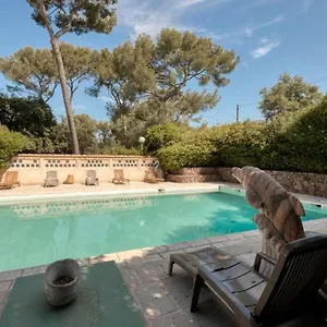 https://chalet-neuf-en-bois-au-camping-de-la-lzardire.fr-provencehotel.com